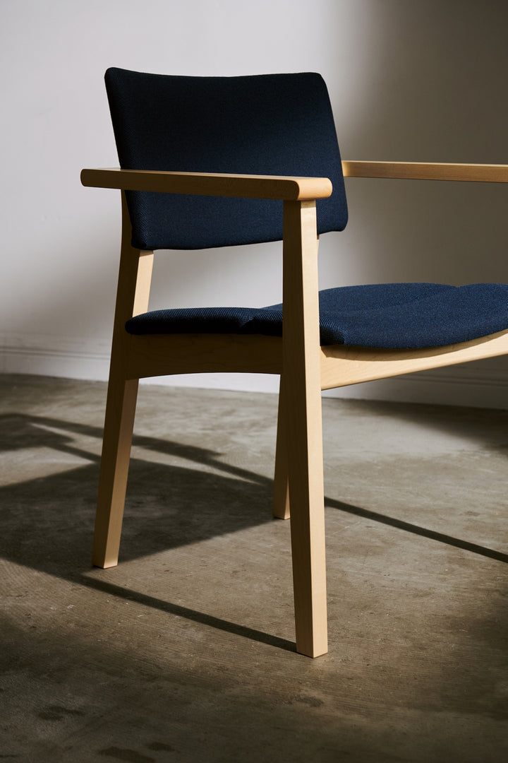 Arm Chair アームチェア 一脚 (2-1) HIROSHIMA ARM CHAIR STACKING WOODEN SEAT｜マルニ木工